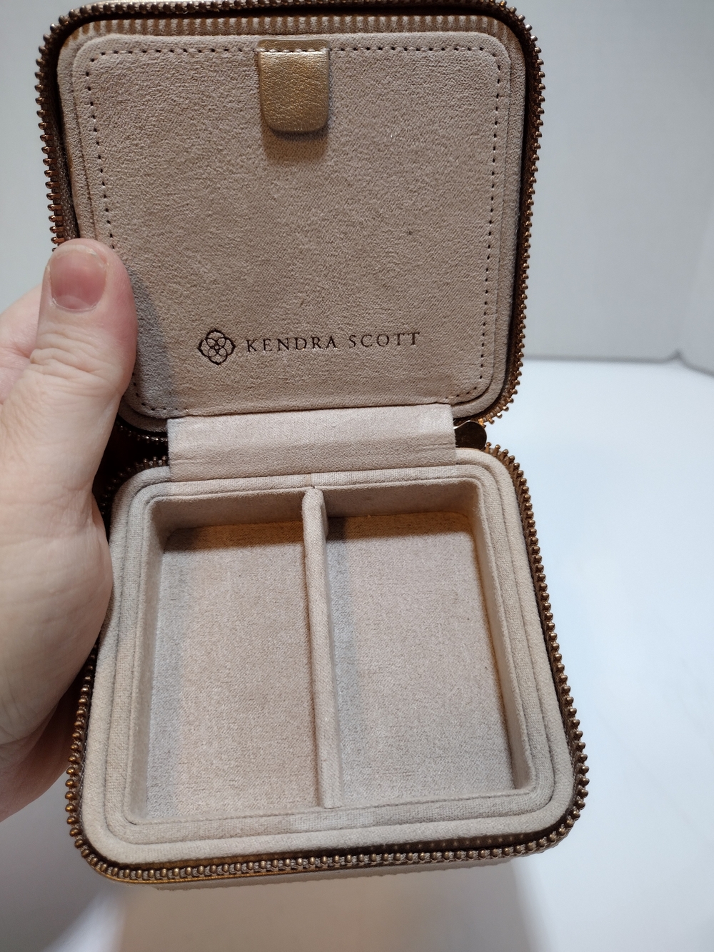 Kendra Scott Jewelry Travel Case - Picture 6 of 10